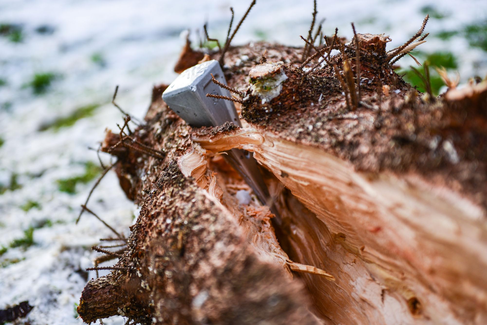 HAZET Spaltkeil 2132-2 I gedrehter splitterfester Keil aus Aluminium für gezieltes Eindringen in Holz und Aufspalten von Stämmen I geschmiedet I Gewicht: 0,8 Kg
