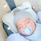 KOALA BABYCARE Babykissen Plagiozephalie, abnehmbar (mit Zwei Kissenbezügen), hilft EIN Plattkopfsyndrom vorzubeugen und zu behandeln. Aus Memory Foam - Weiß - Registriertes Design KBC®
