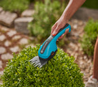 Gardena Set Akku-Gras- und Strauchschere ClassicCut Li: Rasenkantenschere und Strauchschneider, Komforthandgriff mit LED-Ladezustandsanzeige, Messerwechsel ohne Werkzeug (9885-20)