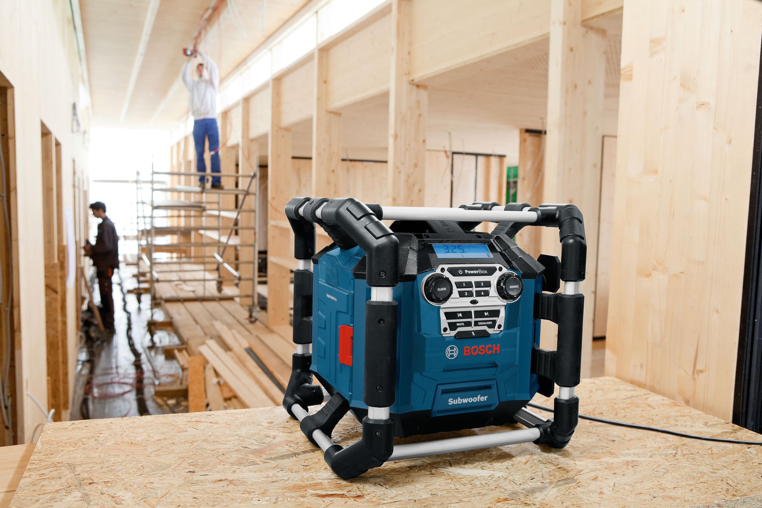 Bosch Professional 18V System Akku Baustellenradio GPB 18V-5 C (Empfang über Bluetooth, FM und AUX, inkl. 1x AUX Kabel, 2x 1.5 V LR6 Batterie (AA))