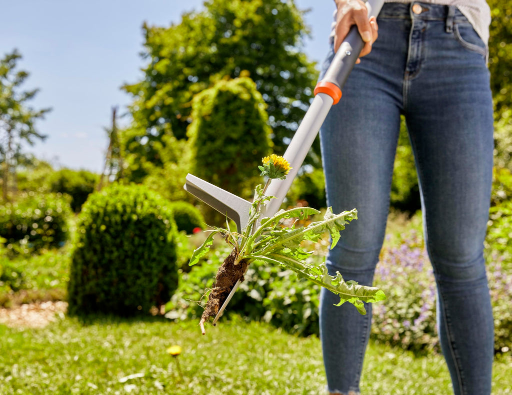 Gardena Unkrautstecher für effizientes Entfernen von Unkraut, mit Auswerfer, aus gehärtetem Stahl, Duroplast beschichtet (03518-88)