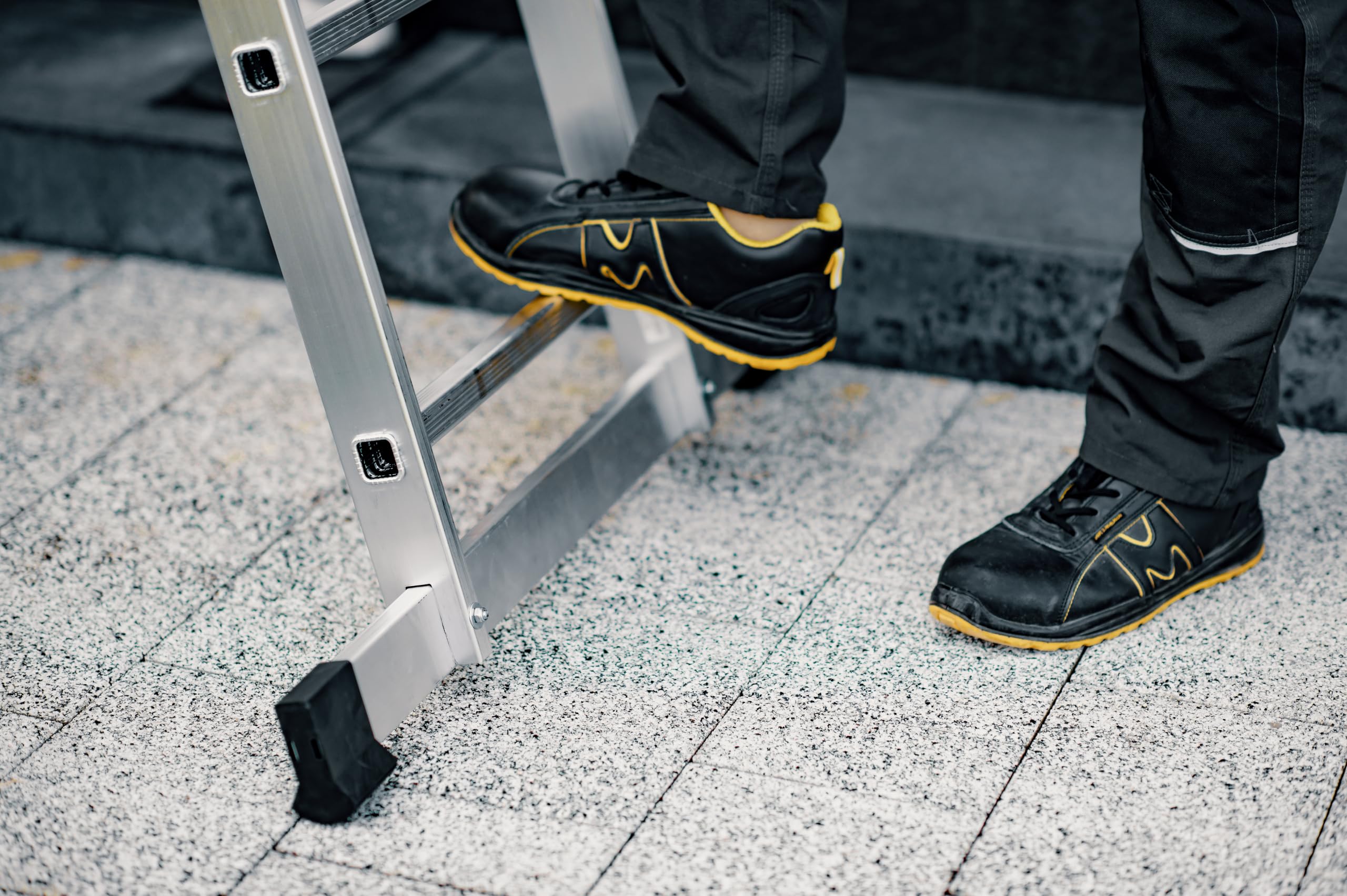 DRABEST Leiter PRO Serie Aluleiter 3-teilig Mehrzweckleiter 3x16 Stufen Leiter Multifunktionsleiter Kombileiter bis 150 kg Beslastbar - Arbeitshöhe 10,83 m - inkl. Eimerhaken