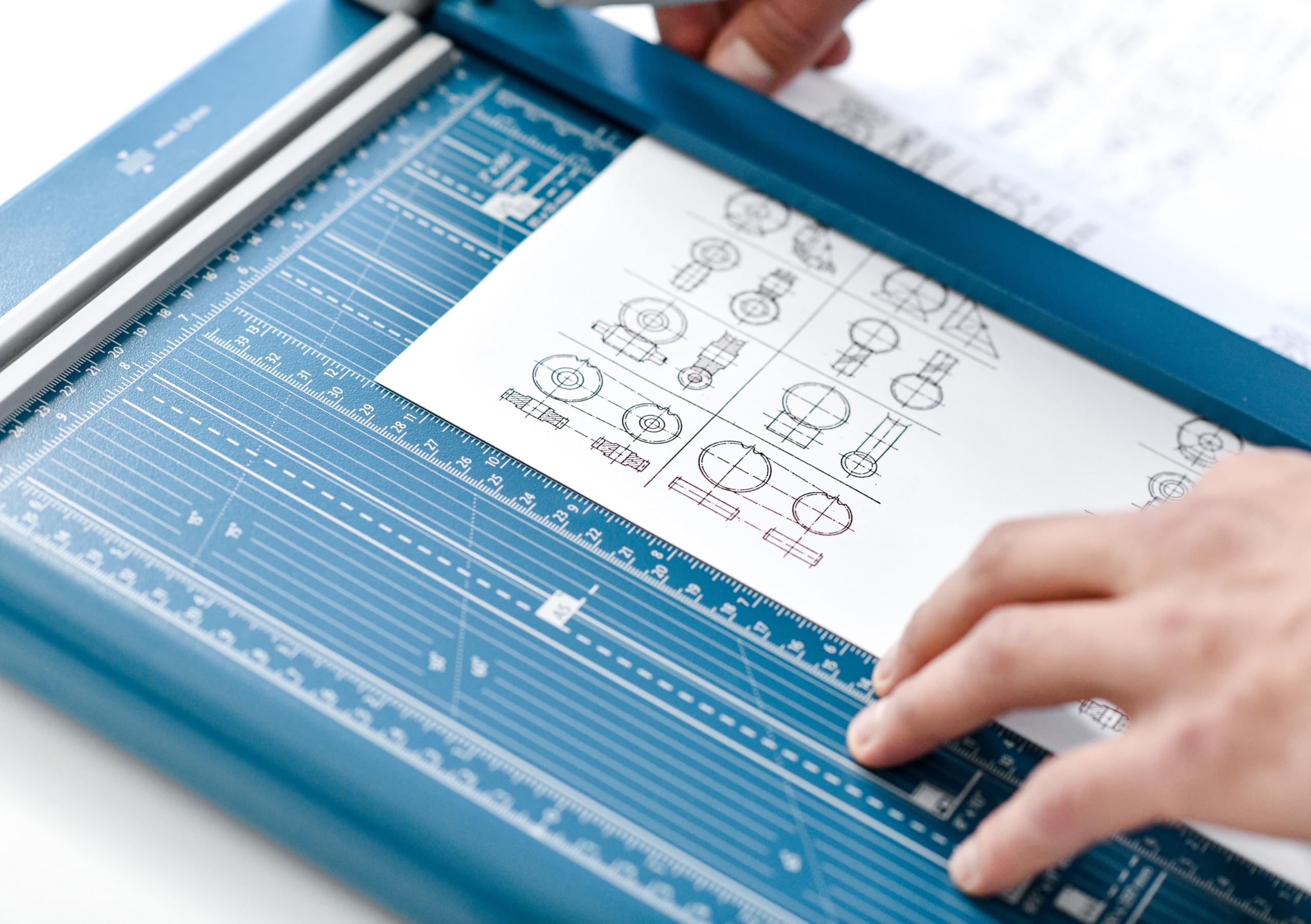 Dahle 561 Papierschneider mit Sicherheitsautomatik (Bis DIN A4, 35 Blatt Schneidleistung), 265 x 440 mm