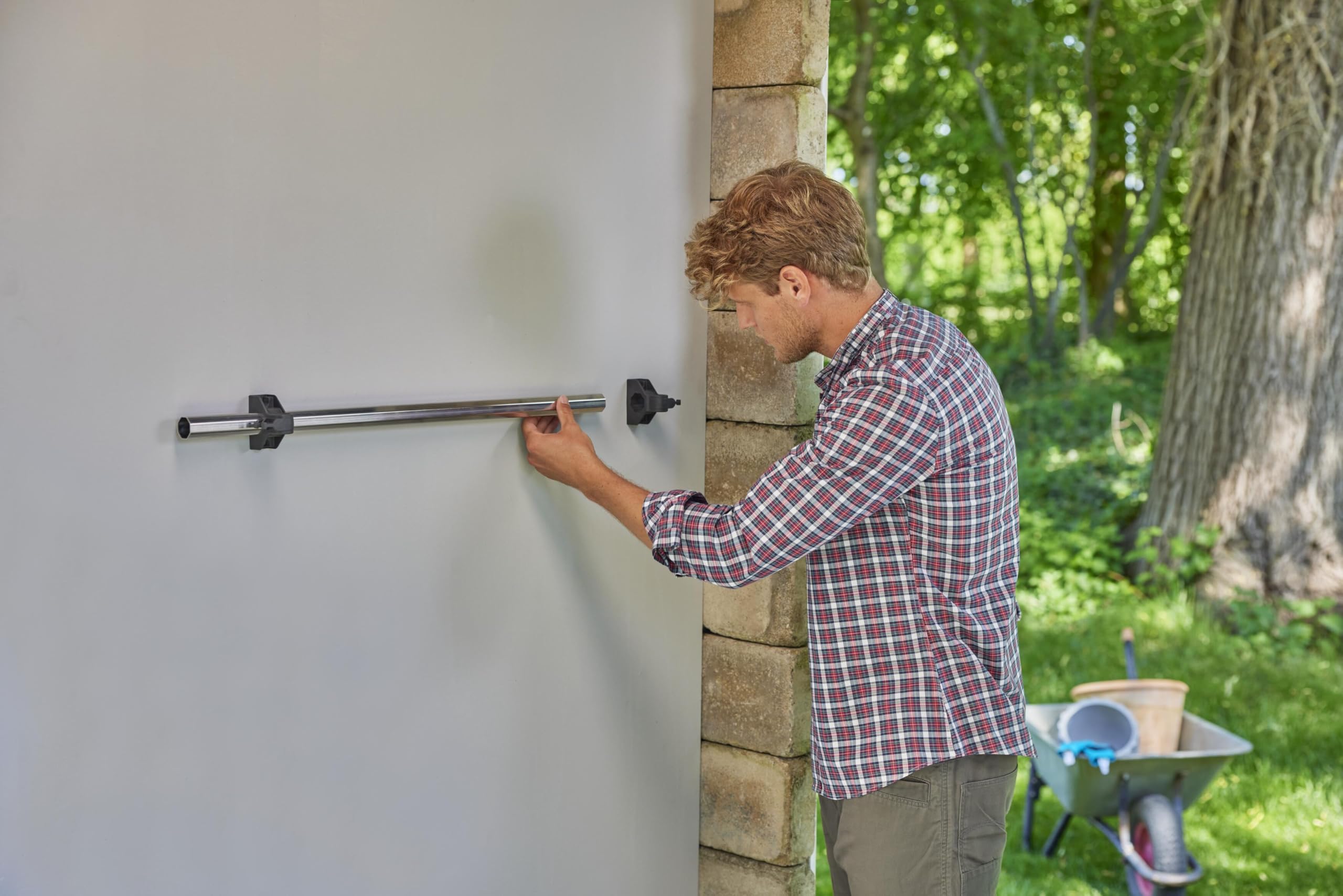Gardena Gerätehalter Plus: Wandhalterung für Haus- und Gartengeräte, 78 cm Breite, 60 kg Maximalgewicht, platzsparend, flexibel erweiterbar, individuell bestückbar (3509-20)