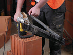 Dewalt Alligator 430 mm-Spezialsäge DWE398 (1.700 Watt, zum Sägen von Hochlochziegeln bis Druckfestigkeitsklasse 20 N/mm², Schnellstopp, Schwertlänge 500 mm, Schnittlänge 430 mm)
