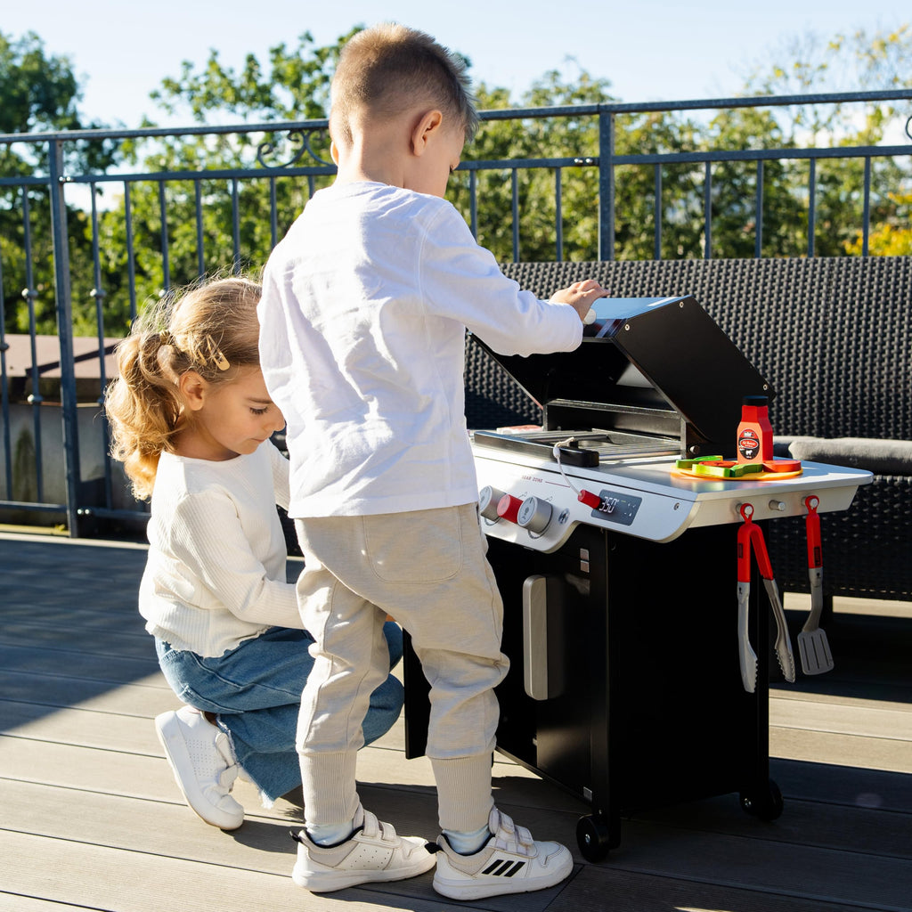 Theo Klein 9445 Weber Grill Genesis aus Holz inklusive Einsätze für Steak, Pizza oder Gemüse Mit Food-Attrappen und Grillbesteck Spielzeug für Kinder ab 3 Jahren