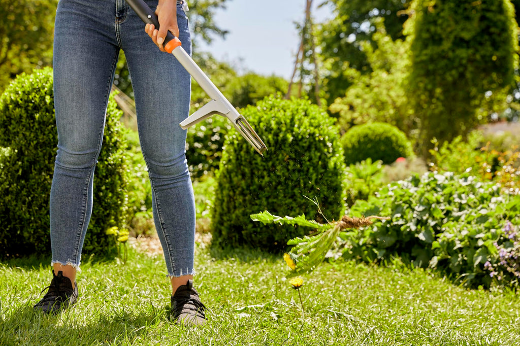 Gardena Unkrautstecher für effizientes Entfernen von Unkraut, mit Auswerfer, aus gehärtetem Stahl, Duroplast beschichtet (03518-88)