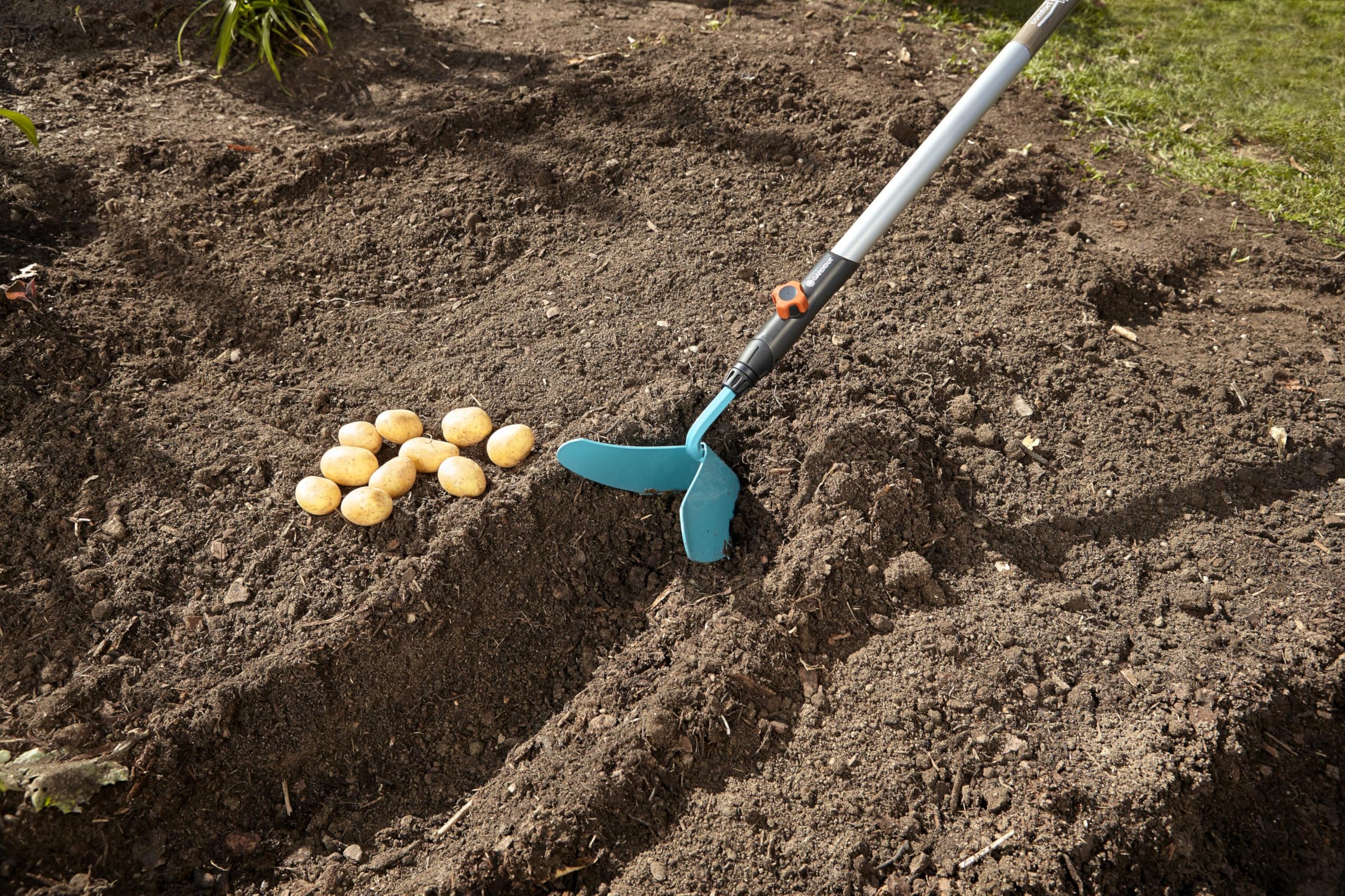 Gardena combisystem-Häufelpflug GARDINO: Robuste Schar mit Arbeitsbreite 16 cm, ideales Gartenzubehör zum Anhäufeln von Kartoffeln und Gemüse, passend zu allen cs-Stielen (3118-20)