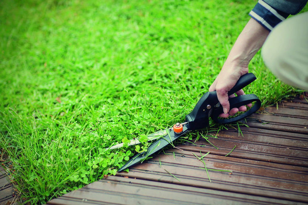 Fiskars Rasenkantenschere GS40, Einstellbarer Schneidewinkel (180°), Länge: 35,5 cm, Stahl/Kunststoff, Schwarz/Orange, SmartFit, 1023632