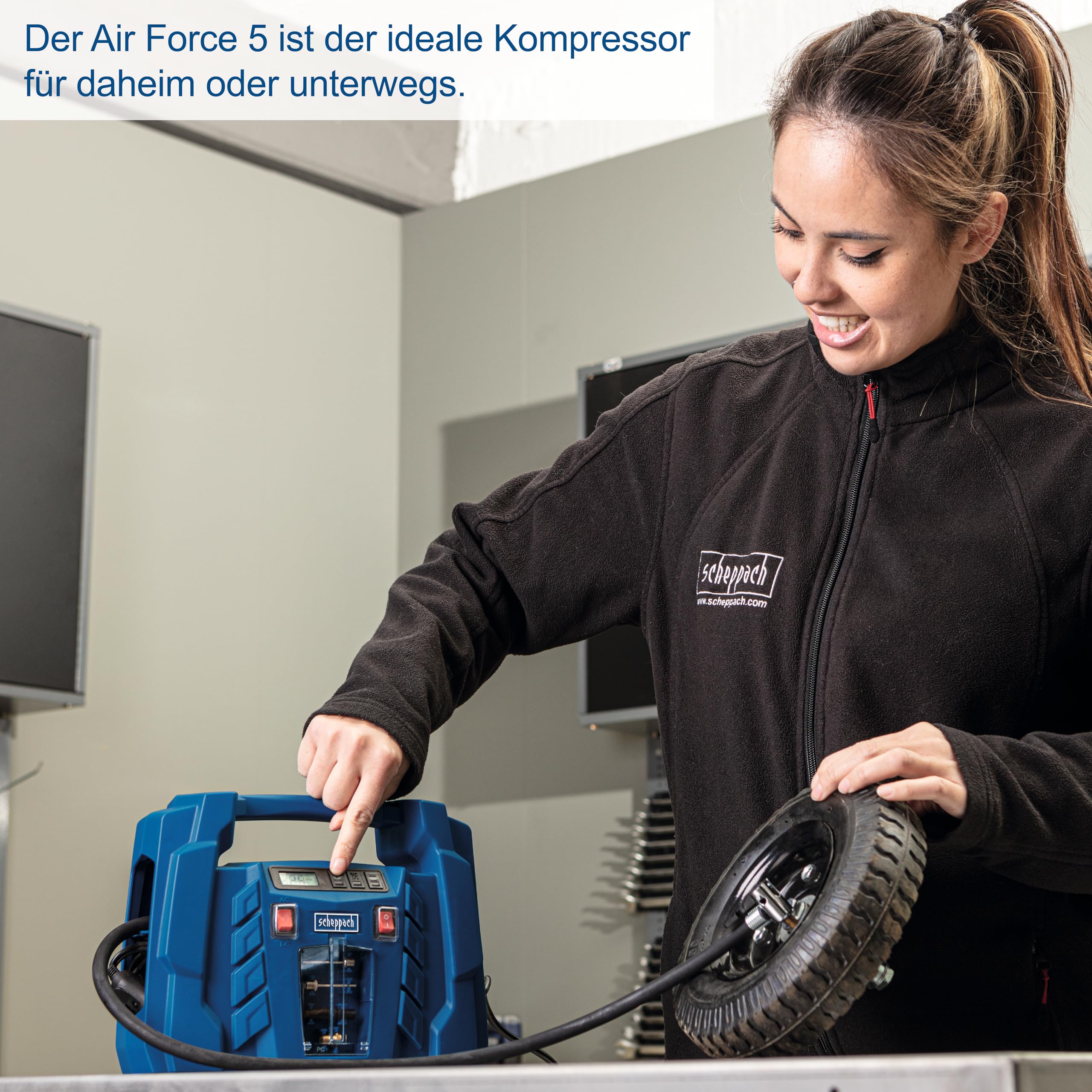 Scheppach Kompressor Airforce 5 mit digitaler Anzeige | 12V / 230V Anschluss für KFZ/Auto | tragbarer Kofferkompressor | 8bar Arbeitsdruck | 150W | Ansaugleistung 36,5 l/min | inkl. Zubehör