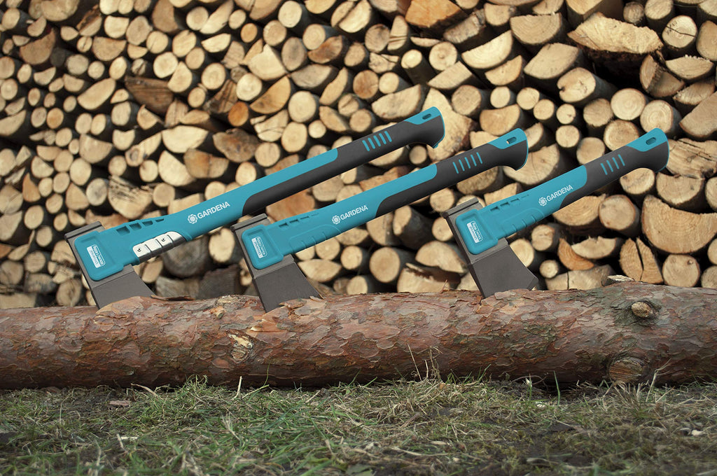 Gardena Universalbeil 900 B: Handliches Beil für Garten und Outdooraktivitäten, für die Herstellung von Anzündholz, Spezialbeschichtung (8713-48)