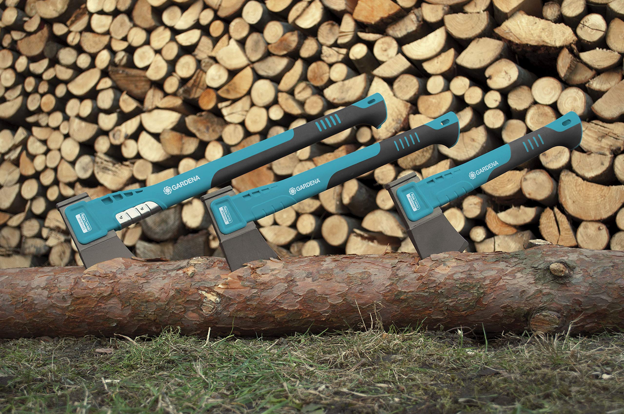 Gardena Universalbeil 900 B: Handliches Beil für Garten und Outdooraktivitäten, für die Herstellung von Anzündholz, Spezialbeschichtung (8713-48)