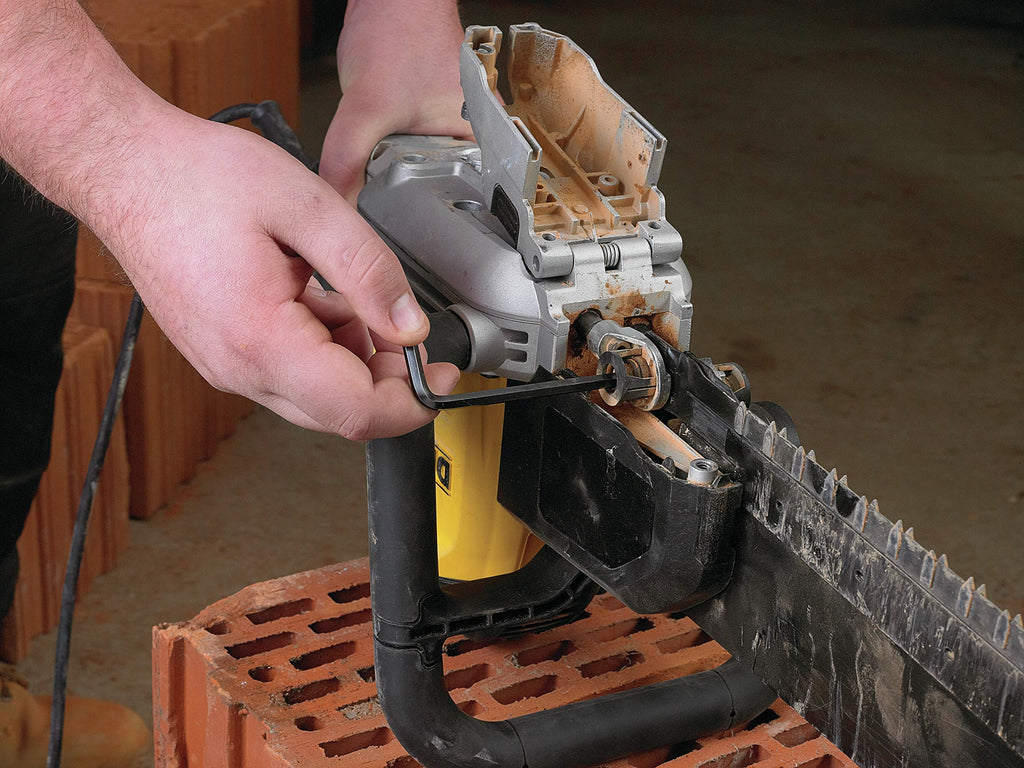 Dewalt Alligator 430 mm-Spezialsäge DWE398 (1.700 Watt, zum Sägen von Hochlochziegeln bis Druckfestigkeitsklasse 20 N/mm², Schnellstopp, Schwertlänge 500 mm, Schnittlänge 430 mm)