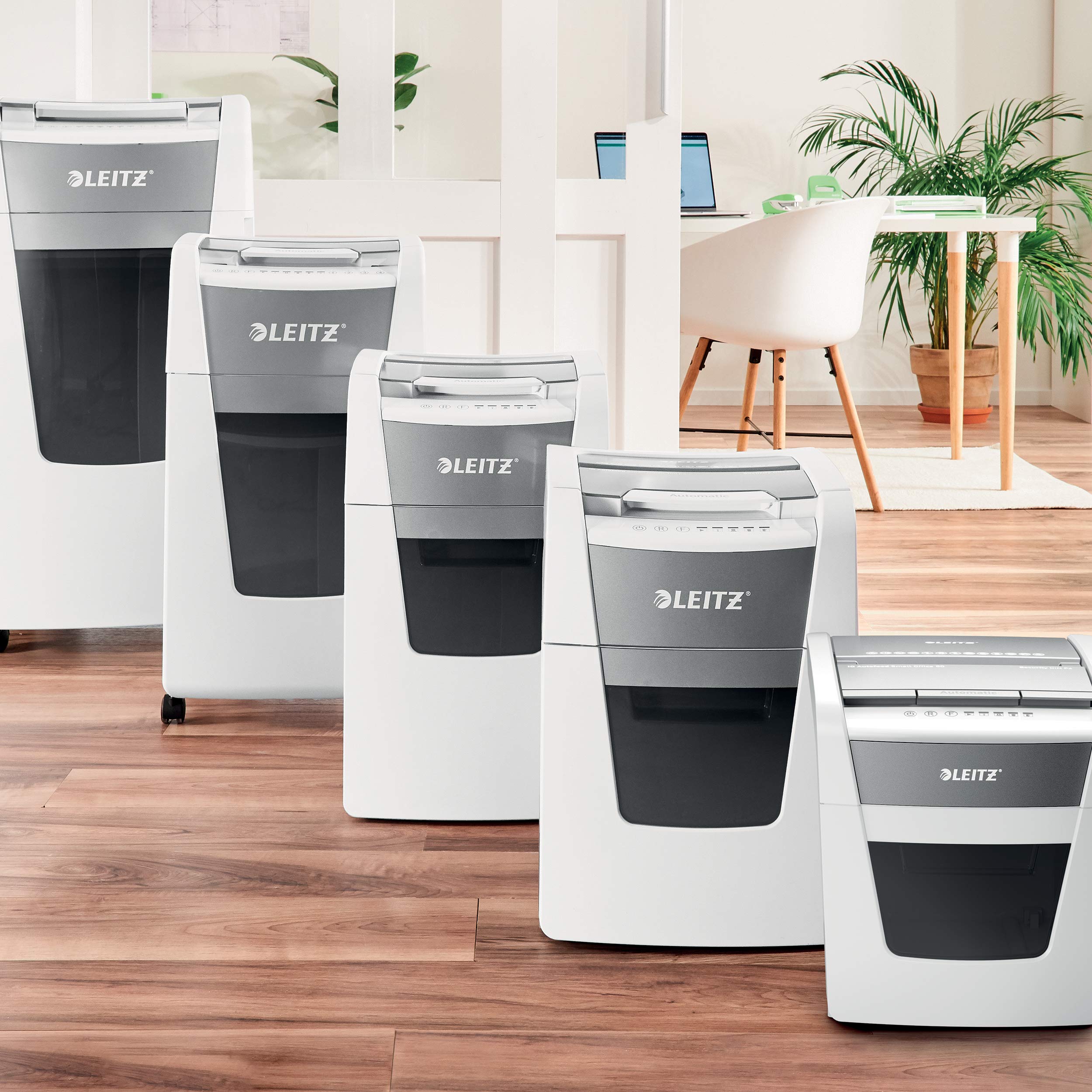 Leitz IQ Autofeed Small Office Aktenvernichter, 50 Blatt Papierstapel schreddern, Zeit sparen mit automatischem Einzug, Partikelschnitt P4, 20L Abfallbehälter, Leiser Betrieb für Büro, 80350000