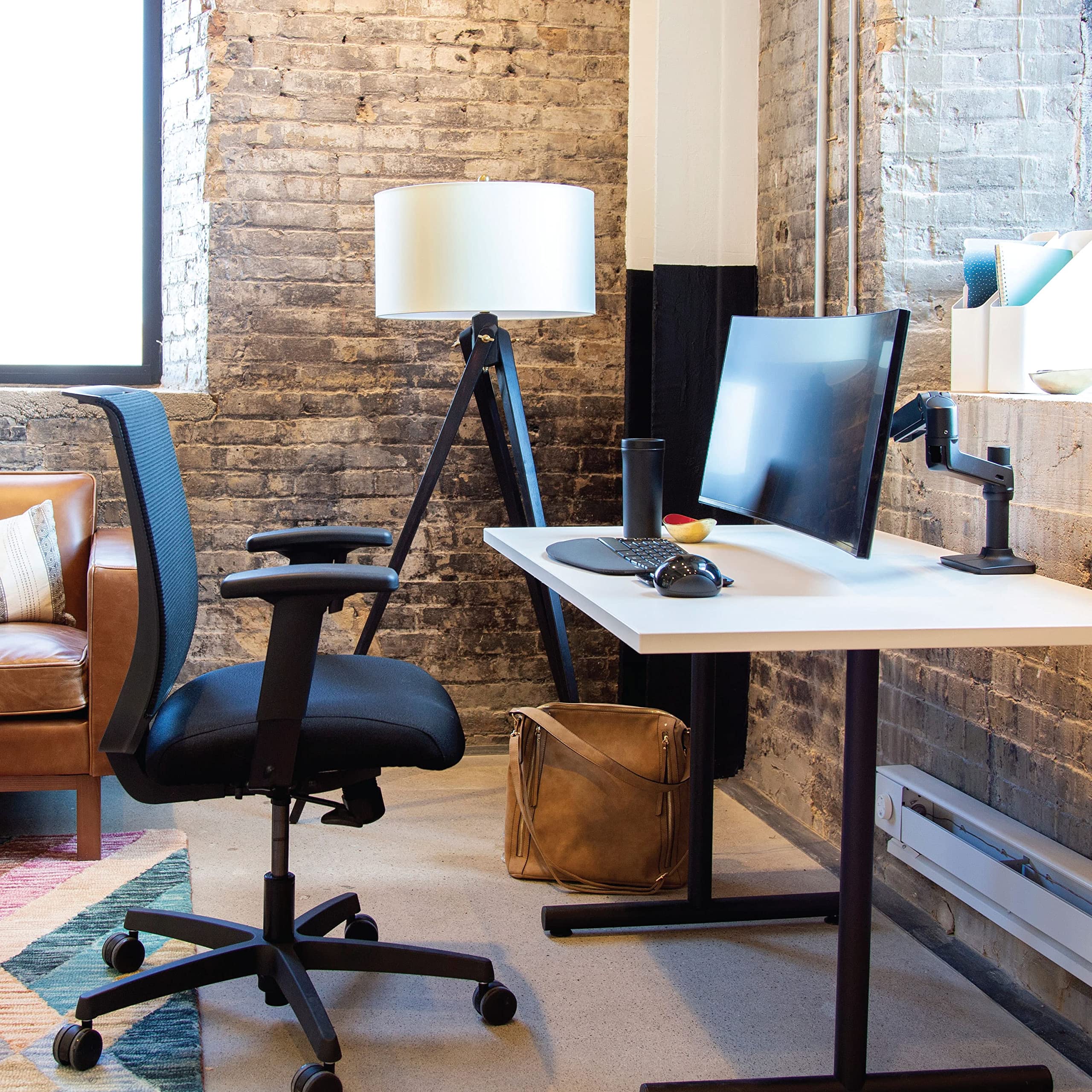 ERGOTRON LX Monitor Halterung in Schwarz, Tischbefestigung – Monitor Arm mit patentierter CF-Technologie für Bildschirme bis 34 Zoll, 3.2–11.3 kg und VESA-Standard