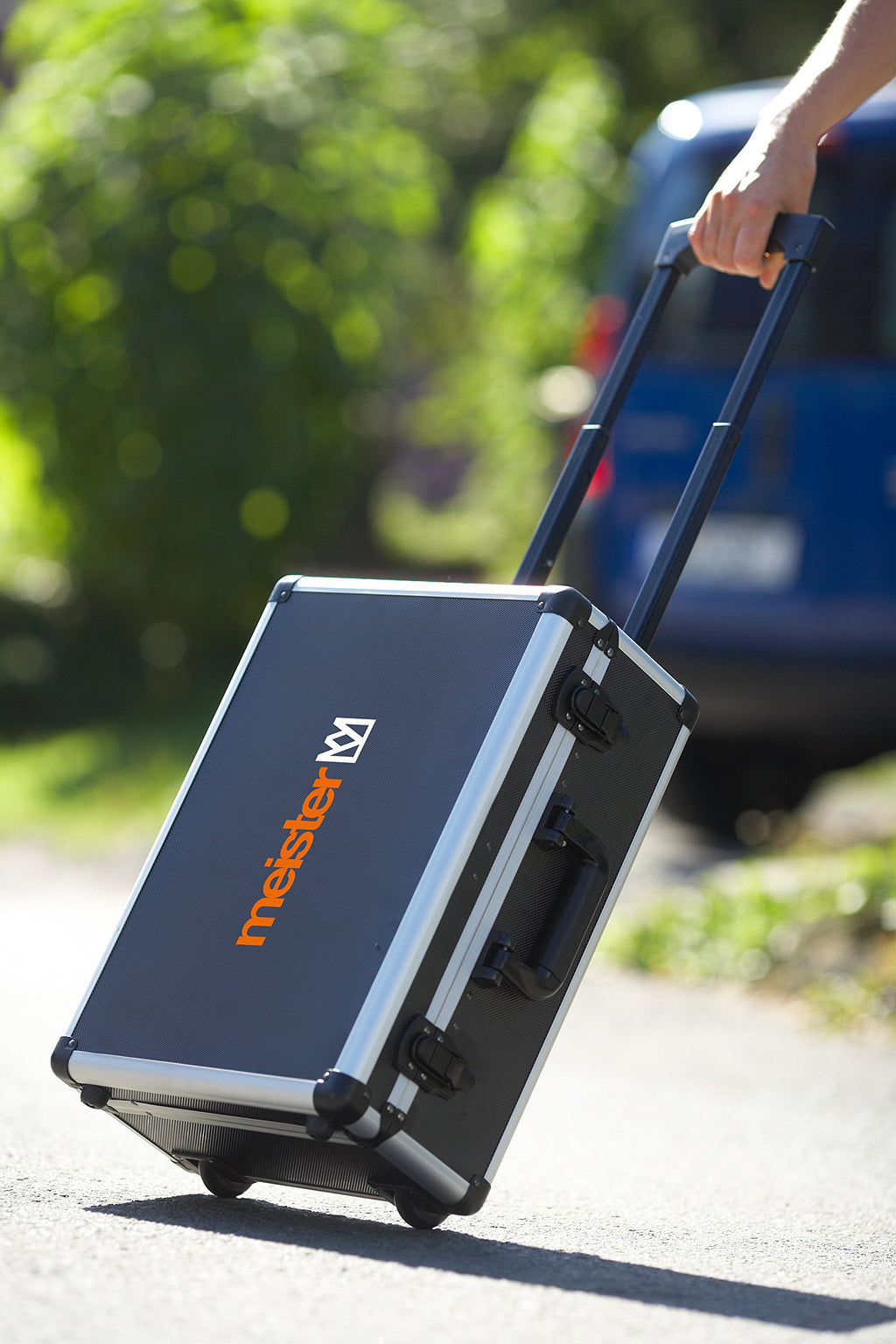 Meister Werkzeugtrolley 156-teilig - Werkzeug-Set-Mit Rollen- Teleskophandgriff/Profi Werkzeugkoffer befüllt/Werkzeugkiste fahrbar /Werkzeugbox komplett mit Werkzeug, Schwarz/Silber, 8971440
