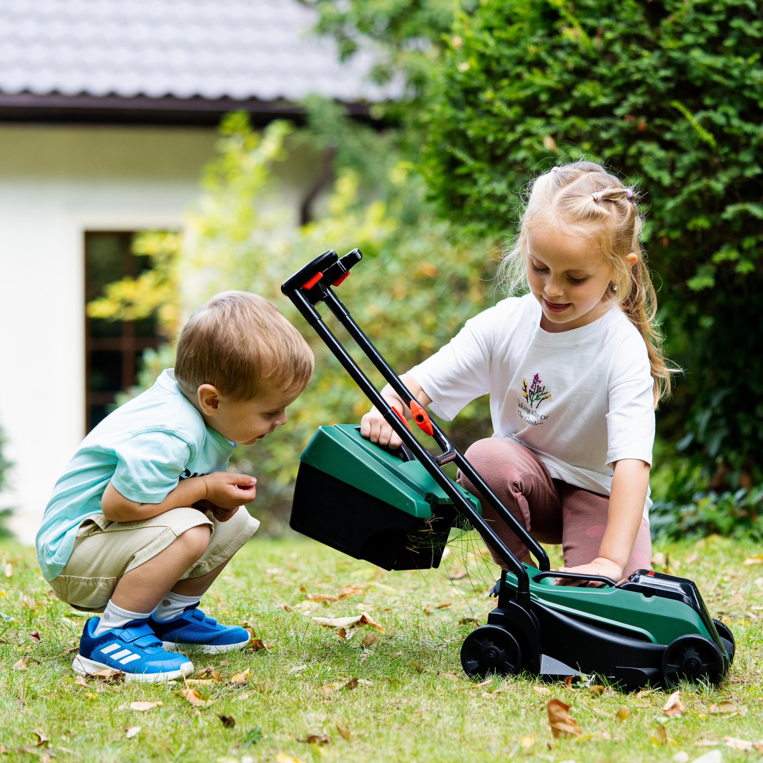 Theo Klein 2796 Bosch Garten - Rotak Rasenmäher, Mit Licht & Sound, Anti-UV, Spielzeug für Kinder ab 3 Jahren