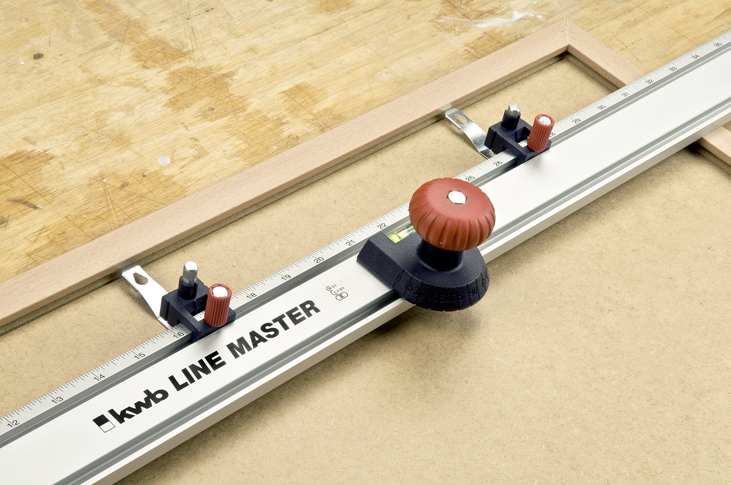 kwb LINE MASTER Präzisionslineal – 800-mm Länge, Universal-Führungsschiene für Kreissäge, Stichsäge und Oberfräse, Lineal für Bastelarbeiten, Zuschnitte und große Zeichnungen, 10-teilig