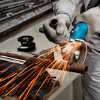 Bosch Professional Winkelschleifer GWS 7-115 E (Scheiben-Ø 115mm, Leistung 720 Watt, inkl. Zusatzhandgriff, Aufnahmeflansch, Schutzhaube, Spannmutter, Zweilochschlüssel)