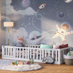 Bellabino Tapi Bett 90x200 cm, Kinderbett mit Rausfallschutz und Tür, inklusive Lattenrost, Montessori Bodenbett für Jungen und Mädchen aus Kiefer Massivholz, weiß lackiert, Bed