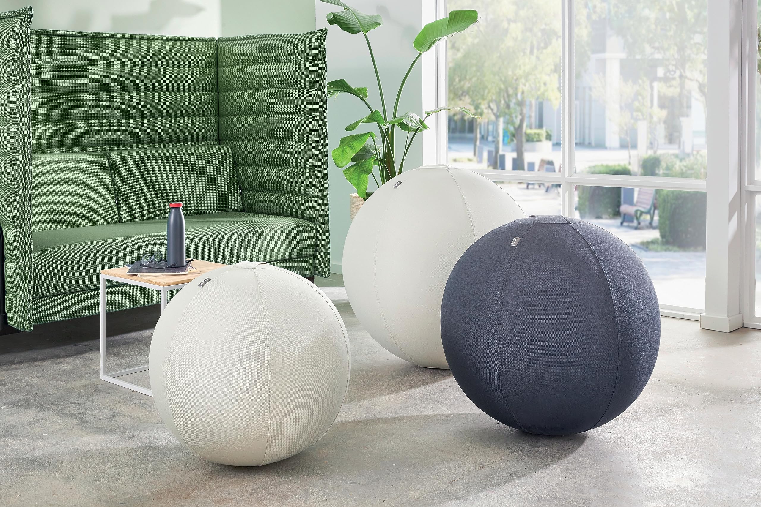 Leitz Ergo Active Sitzball mit Anti-Wegroll-Funktion, Ergonomische Alternative zum Bürostuhl, Gymnastikball, 65 cm Durchmesser, Stoffbezug, Für Büro oder Home Office, Ergo-Serie, Dunkelgrau, 65420089