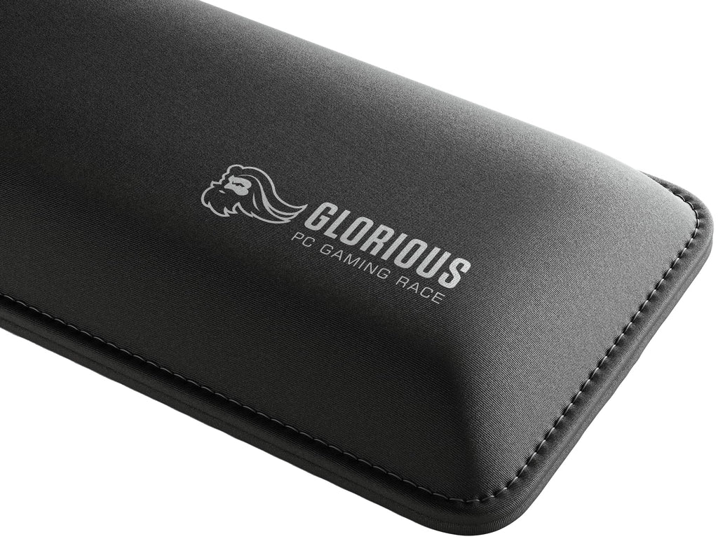 Glorious Gaming Padded Keyboard Wrist Rest (Full Size, 25 mm stark) - gesteppte Ränder, glatte Stoffoberfläche, rutschfeste Gummibasis, mittlere Festigkeit, 440 x 100 x 25 mm - Schwarz