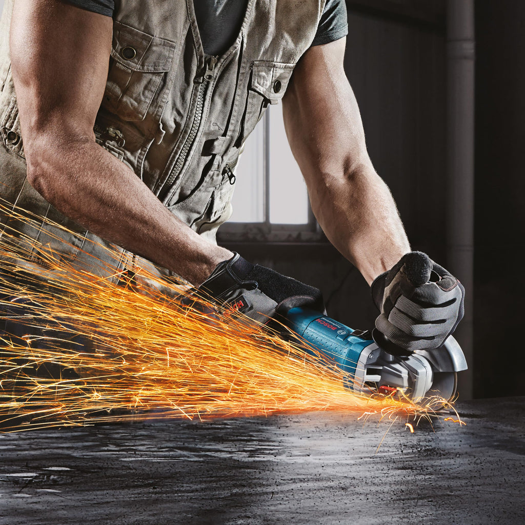Bosch Professional Winkelschleifer GWS 9-125 S (Leistung 900 Watt, Leerlaufdrehzahl: 2800 – 11000 min-1, inkl. Aufnahmeflansch, Zweilochschlüssel, Spannmutter, Schutzhaube, Zusatzhandgriff)