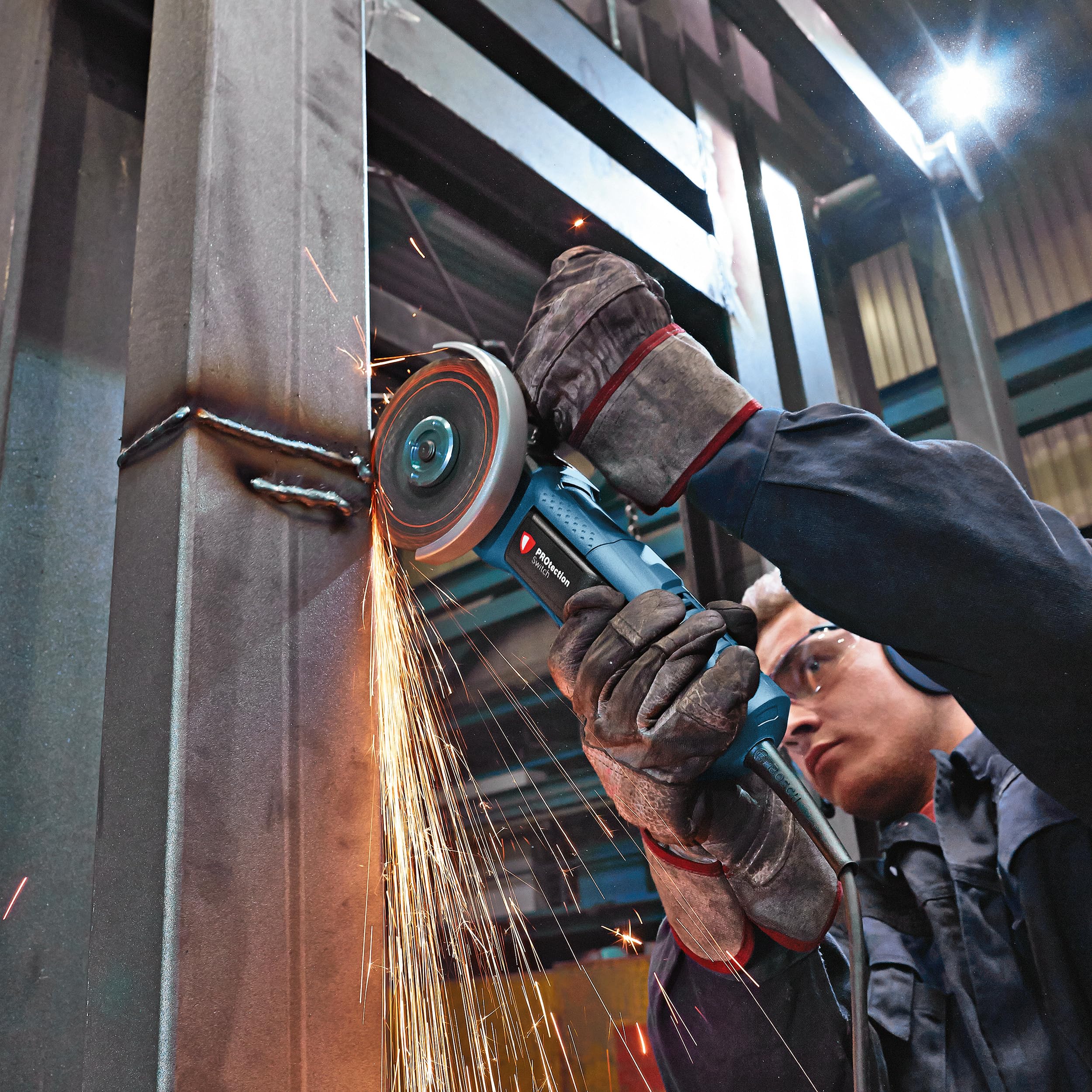 Bosch Professional Winkelschleifer GWS 9-125 S (Leistung 900 Watt, Leerlaufdrehzahl: 2800 – 11000 min-1, inkl. Aufnahmeflansch, Zweilochschlüssel, Spannmutter, Schutzhaube, Zusatzhandgriff)