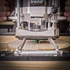 Trend Router Surfacing Jig, Anpassbare kompakte Jig für Planier-, Oberflächen- und Grabenarbeiten auf breitem oder unregelmäßig geformtem Material, RS/JIG