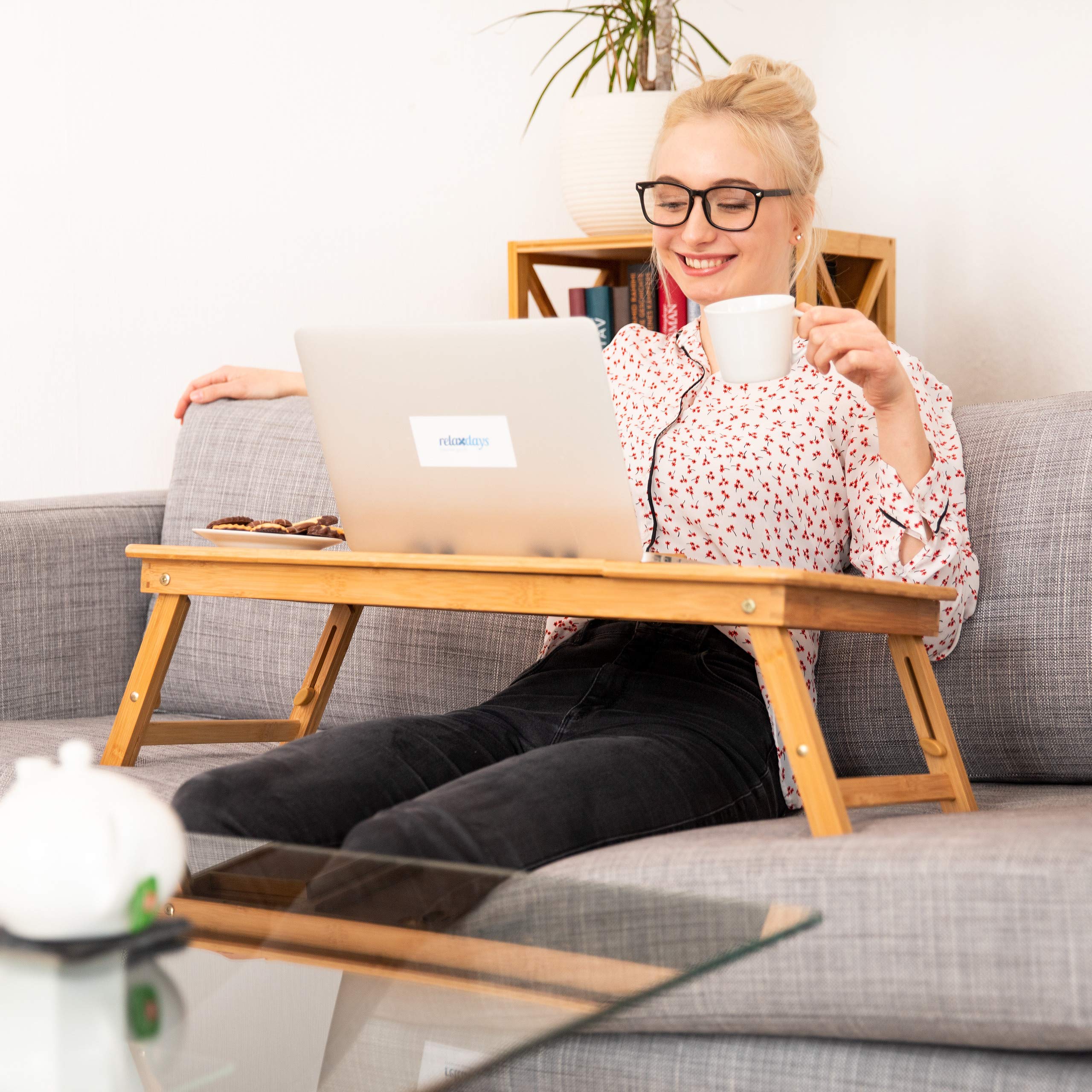 Relaxdays Laptoptisch Bambus XL, ideale Belüftung, höhenverstellbar, 5 Neigungswinkel, Lapdesk mit Schubfach, Natur