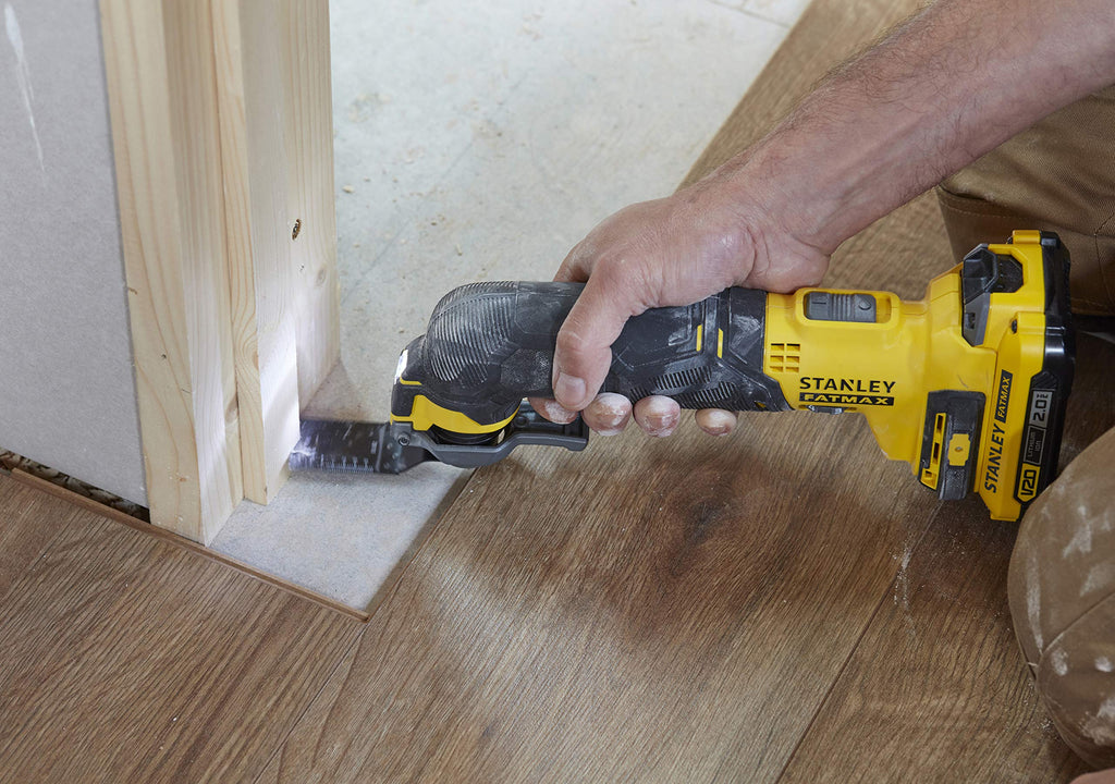 Stanley FatMax 18V Akku-Multifunktionswerkzeug SFMCE500D2K (2.0 Ah, Schleifer, Säge & Universalmesser in einem Gerät – Oszillierendes Werkzeug, inkl. 20-tlg. Zubehör, 2x Akkus, Ladegerät, Koffer)