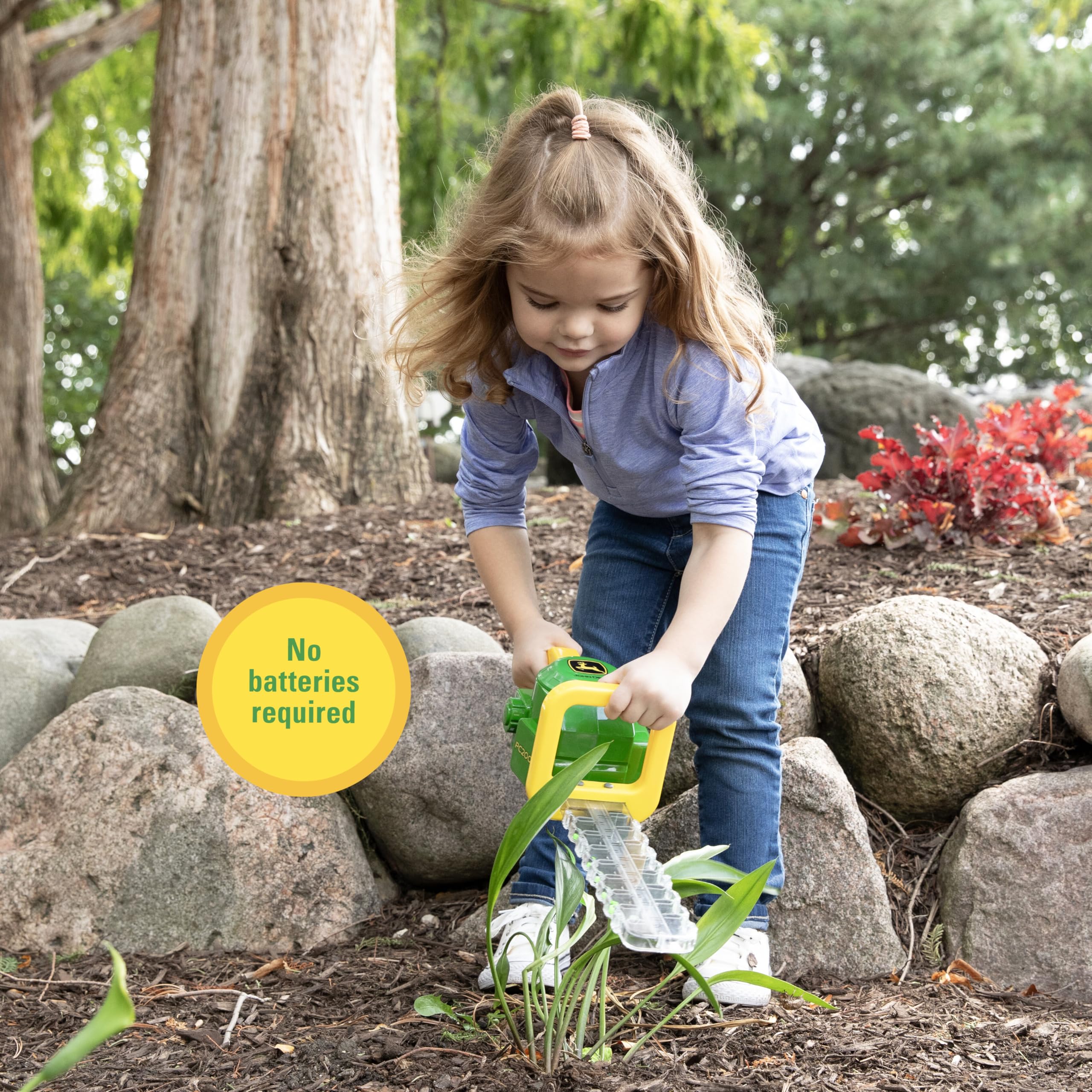 TOMY John Deere Heckenschere – Gartenspielzeug ohne Batterien mit realistischer Mechanik & Soundeffekten – Für Kinder ab 18 Monaten