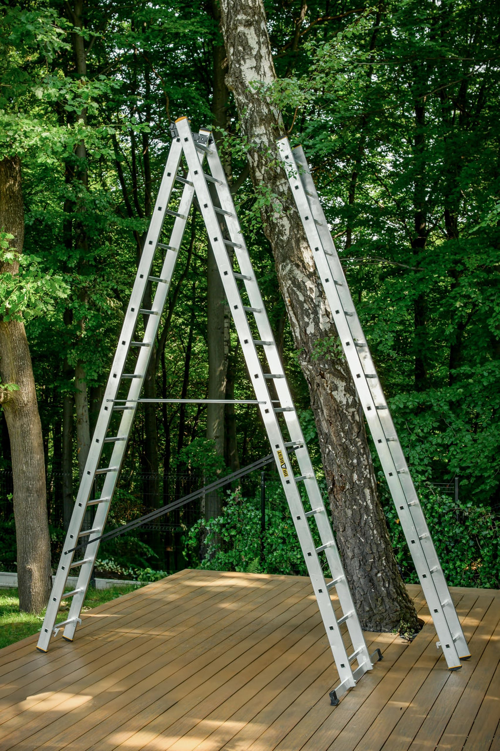 DRABEST Leiter PRO Serie Aluleiter 3-teilig Mehrzweckleiter 3x16 Stufen Leiter Multifunktionsleiter Kombileiter bis 150 kg Beslastbar - Arbeitshöhe 10,83 m - inkl. Eimerhaken