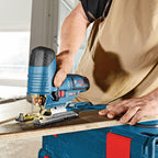 Bosch Professional 12V System Akku Stichsäge GST 12V-70 (Schnitttiefe in Holz: 70mm, inkl. 2x Sägeblatt, Gleitschuh, Spanreißschutz, ohne Akku/ Ladegerät)