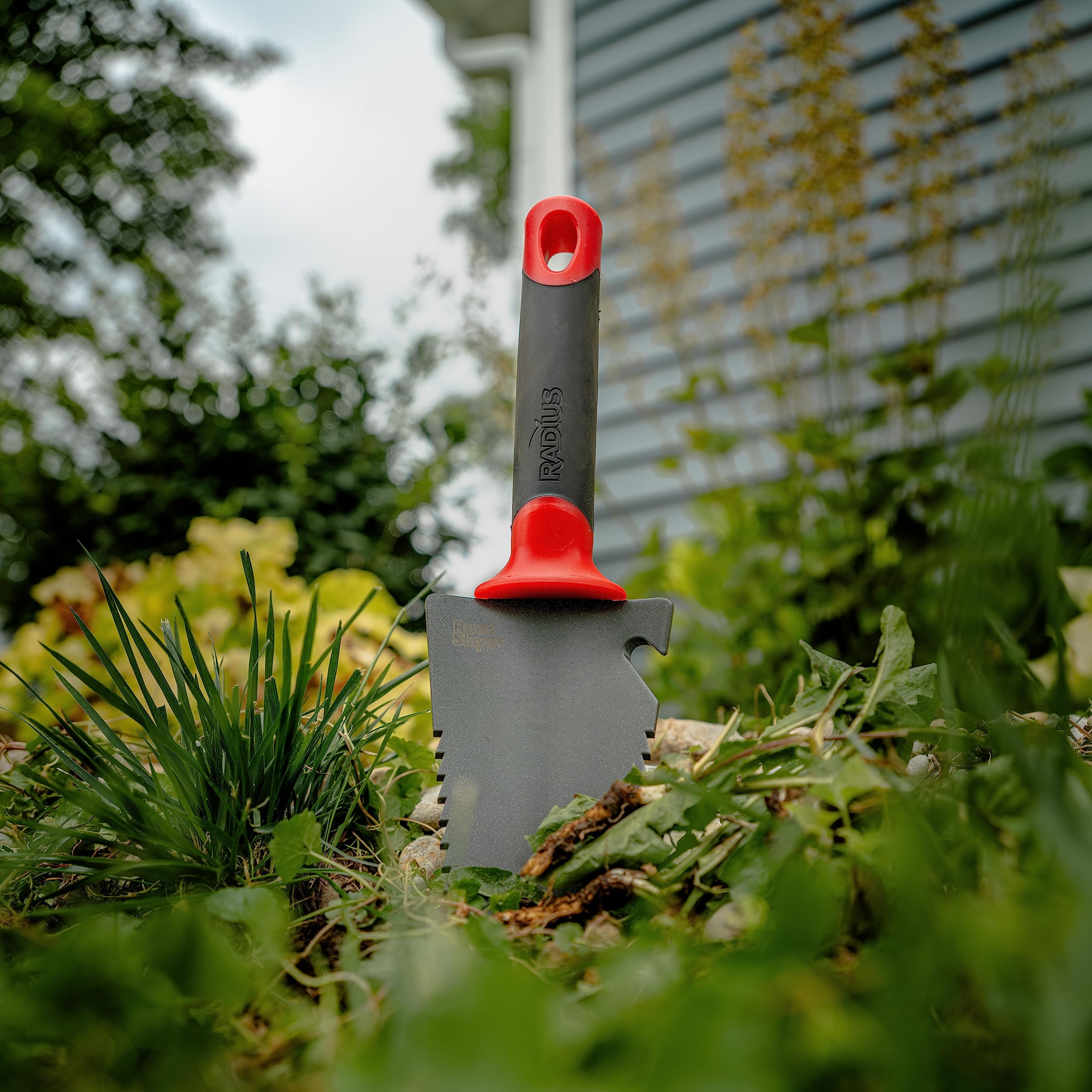 Radius Garden 16011 Root Slayer Carbon Stahl Hand Schaufel rot