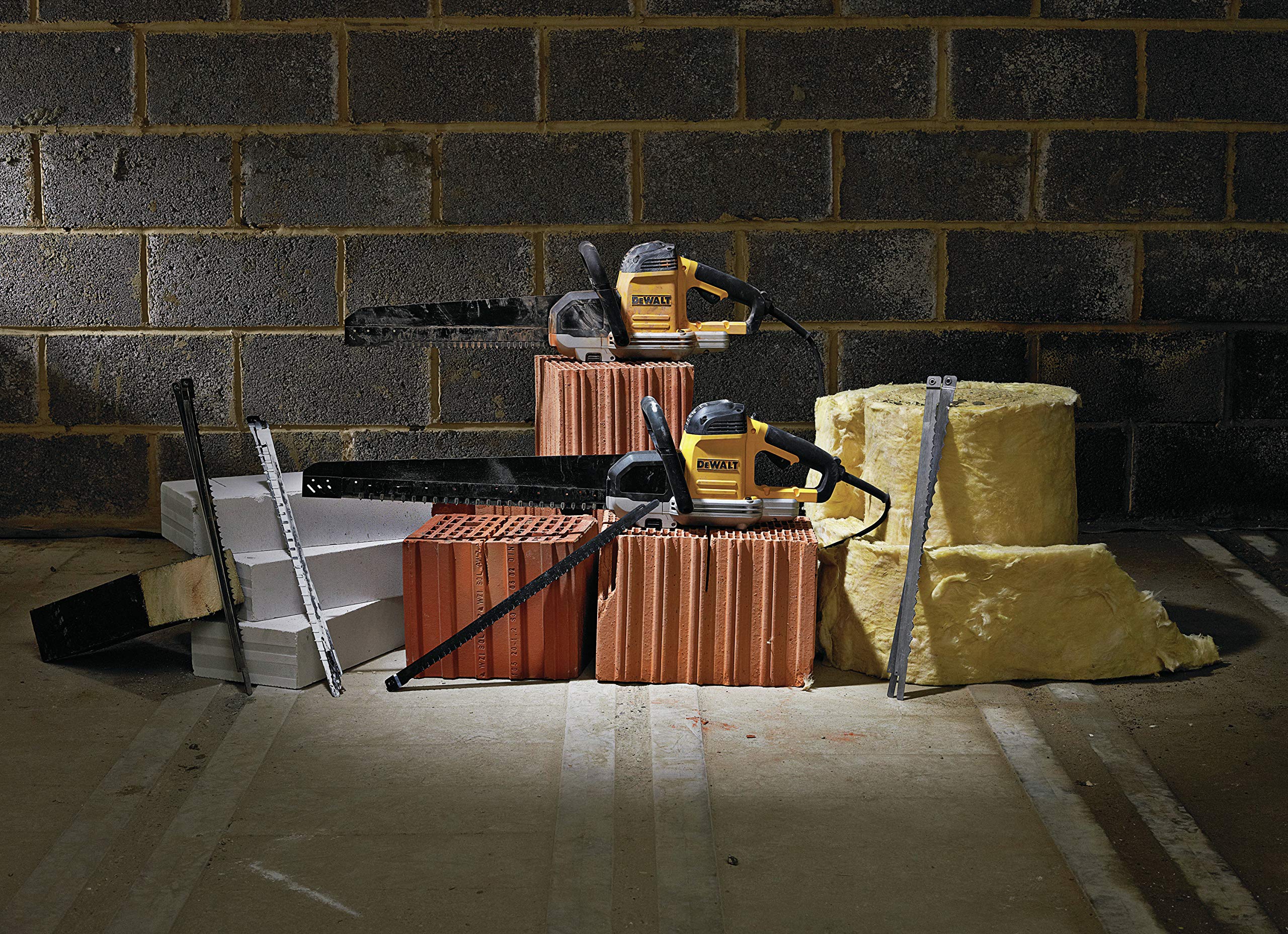 Dewalt Alligator 430 mm-Spezialsäge DWE398 (1.700 Watt, zum Sägen von Hochlochziegeln bis Druckfestigkeitsklasse 20 N/mm², Schnellstopp, Schwertlänge 500 mm, Schnittlänge 430 mm)