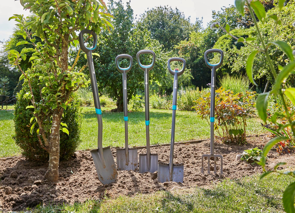 Gardena ErgoLine Spitz-Spaten: Gartenspaten aus Qualitätsstahl zum Umgraben und Ausheben, mit Trittsteg und ergonomischem Stiel, D-Griff (17012-20)