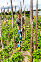 GLORIA Elektrischer Bodenkrümler Gardenboy Plus | Elektrische 4-in-1 Gartenhacke & Motorhacke | Unkrautentferner, Kultivator & Kantenpfleger | Gartenkralle mit 8 cm Arbeitstiefe | Zur Bodenlockerung
