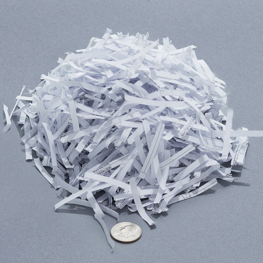Amazon Basics Aktenvernichter, 5-6 Blätter Querschnitt, für Papier und Plastikkarten, Schwarz